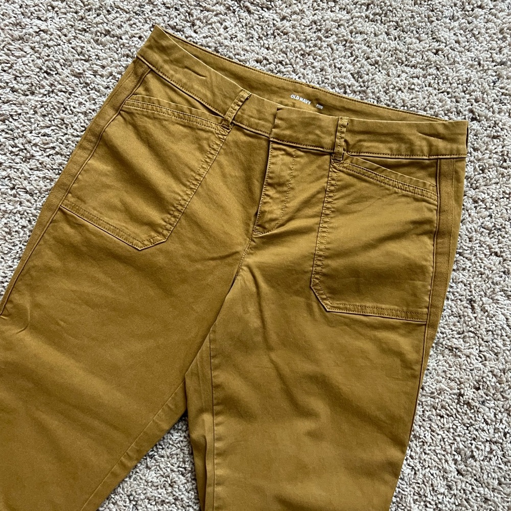 Old Navy Pixie cropped pants size 8